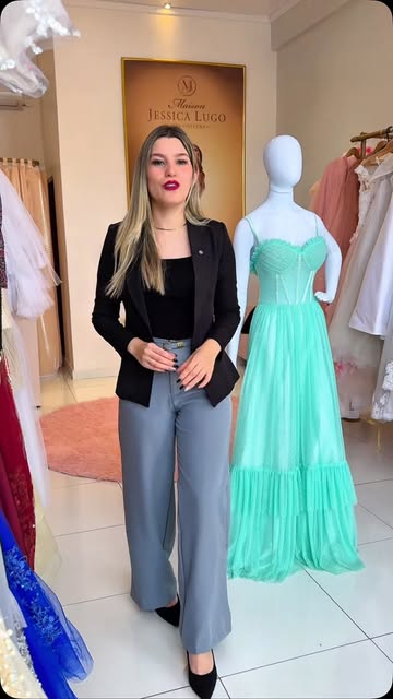 Vestidos en el showroom del atelier