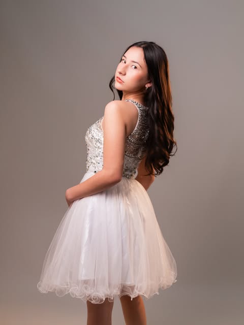 Vestido de quince corto con corpiño bordado